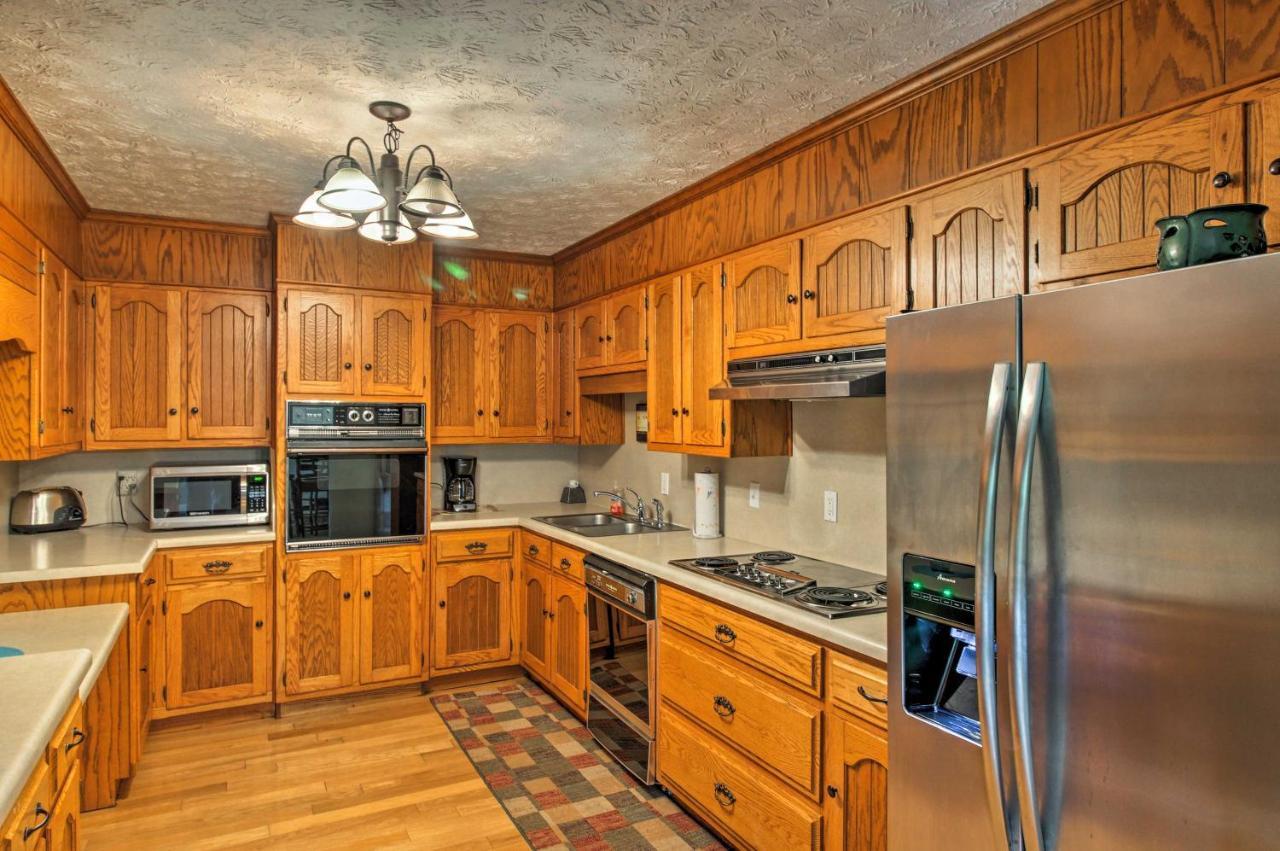 Spacious Georgia Getaway With Dock On Lake Lanier! Гейнсвилл Экстерьер фото